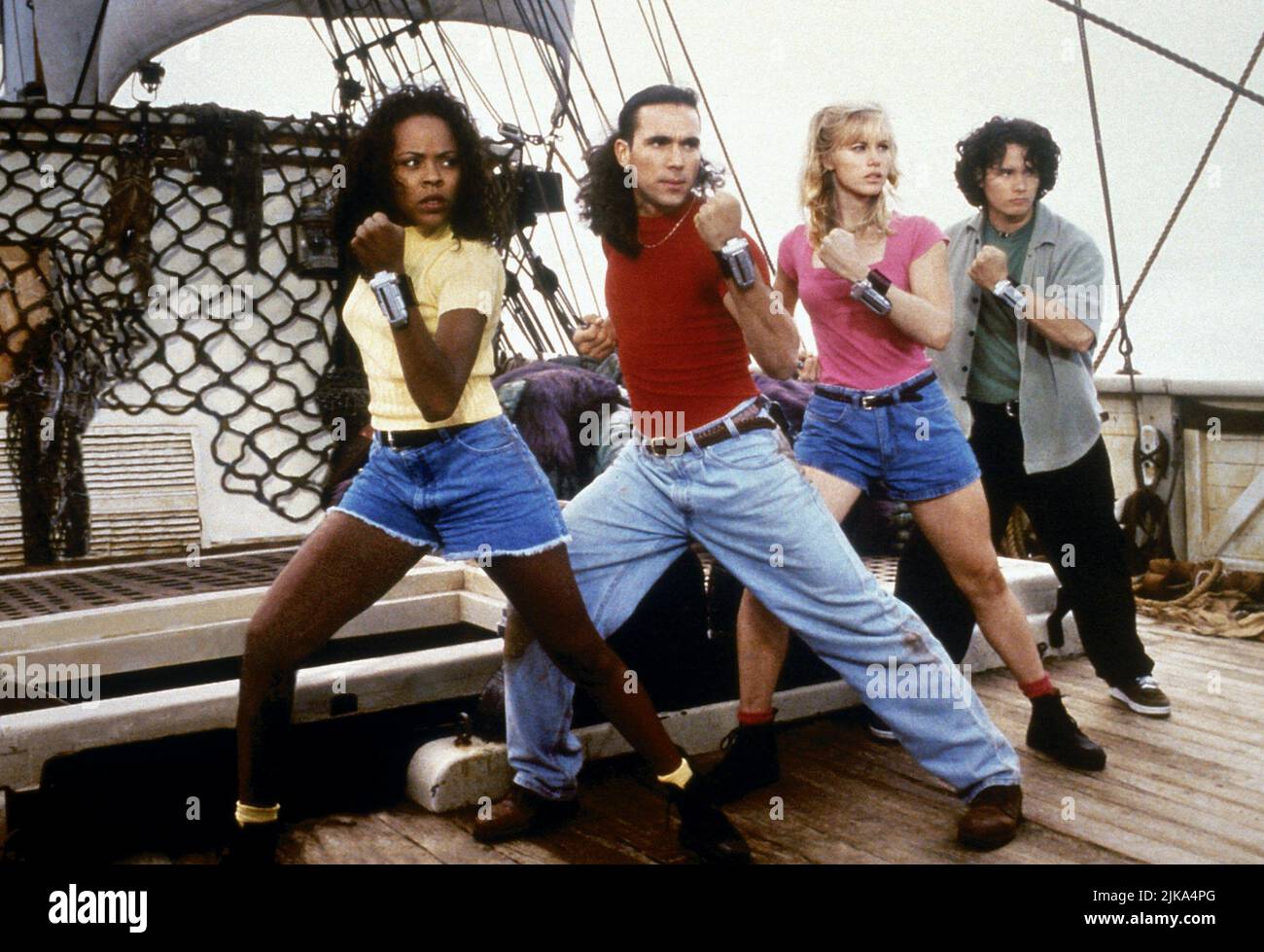 Nakia Burrise, Jason David Frank, Amy Jo Johnson & Johnny Yong Bosch Film: Turbo: A Power Rangers Movie (USA/JP 1997) Charaktere: Tanya Sloan (Yellow Ranger),Tommy Oliver,Kimberly Hart & Adam Park Regie: Shuki Levy & David Winning 28 March 1997 **WARNUNG** Dieses Foto ist nur für den redaktionellen Gebrauch bestimmt und unterliegt dem Copyright von 20. CENTURY FOX und/oder des Fotografen, der von der Film- oder Produktionsfirma beauftragt wurde, und kann nur durch Publikationen im Zusammenhang mit der Bewerbung des oben genannten Films reproduziert werden. Eine obligatorische Gutschrift an 20. CENTURY FOX ist erforderlich. Der Fotograf sollte ebenfalls lobenswürdig sein Stockfoto