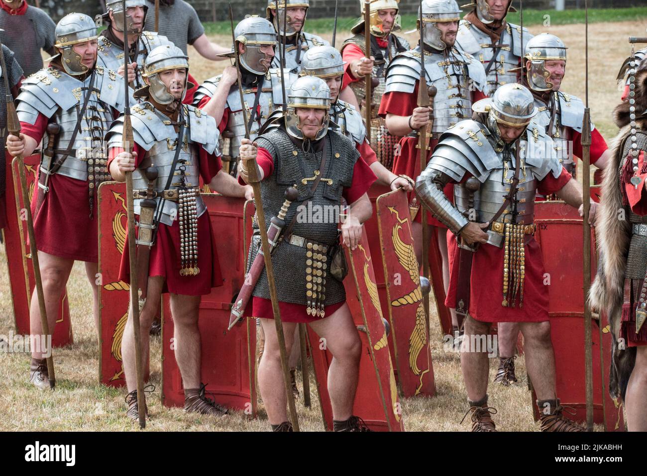 Fishbourne Roman Palace, West Sussex. Die Straßenwache von Ermine eine Nachstellung und lebendige Geschichtsgesellschaft des römischen Militärlebens. Bild Terry Apply Stockfoto