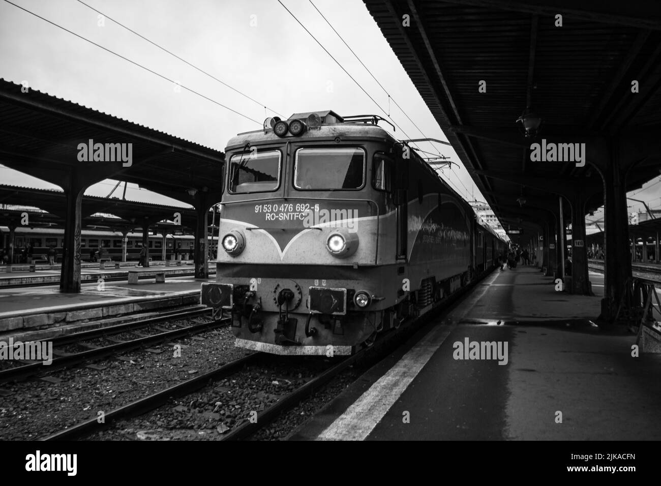 Zug am Nordbahnhof Bukarest (Gara de Nord Bukarest) Rumänien, 2022 Stockfoto