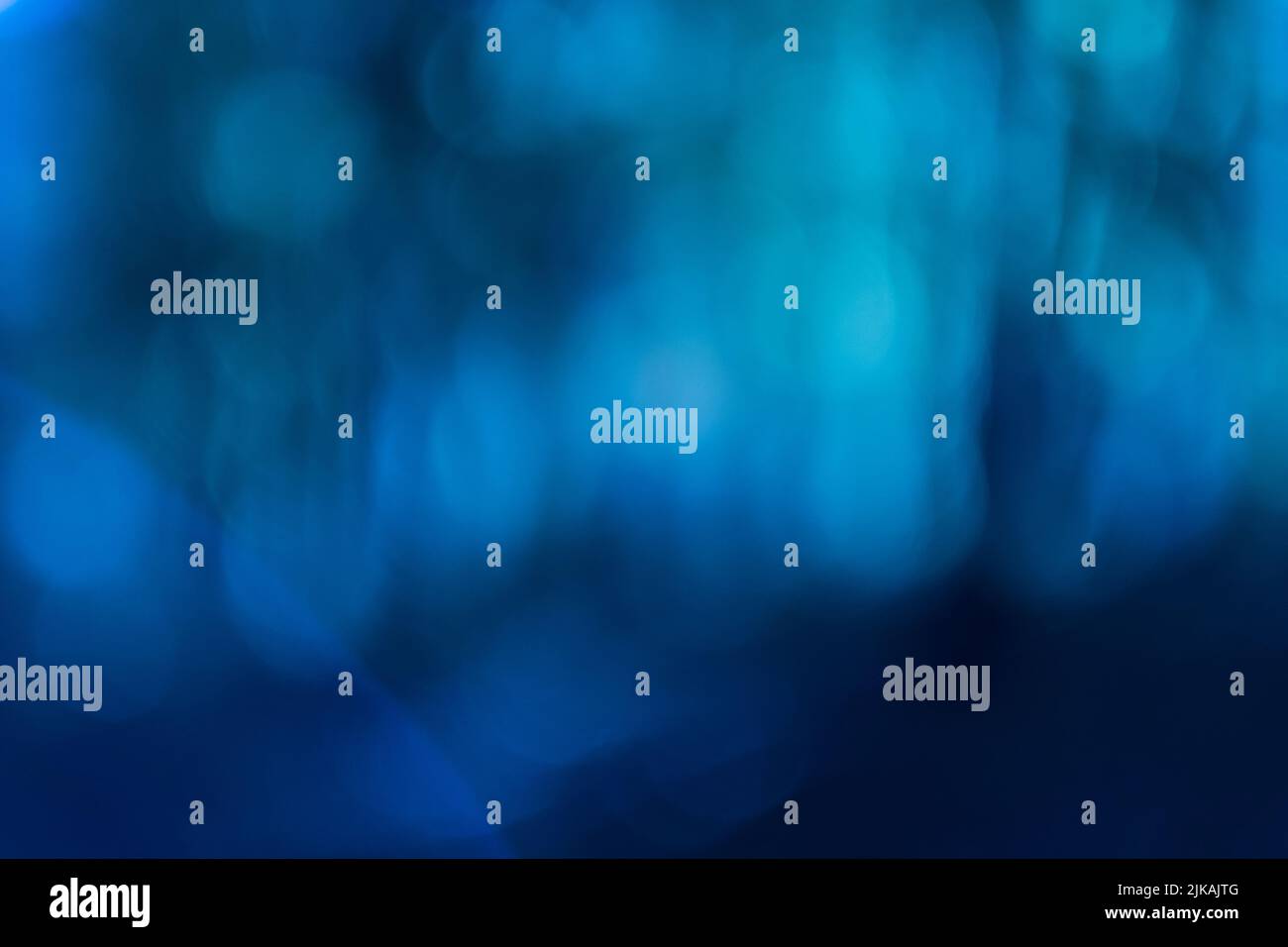 Blaues Bokeh leuchtet unschärfe schimmert Hintergrund Stockfoto