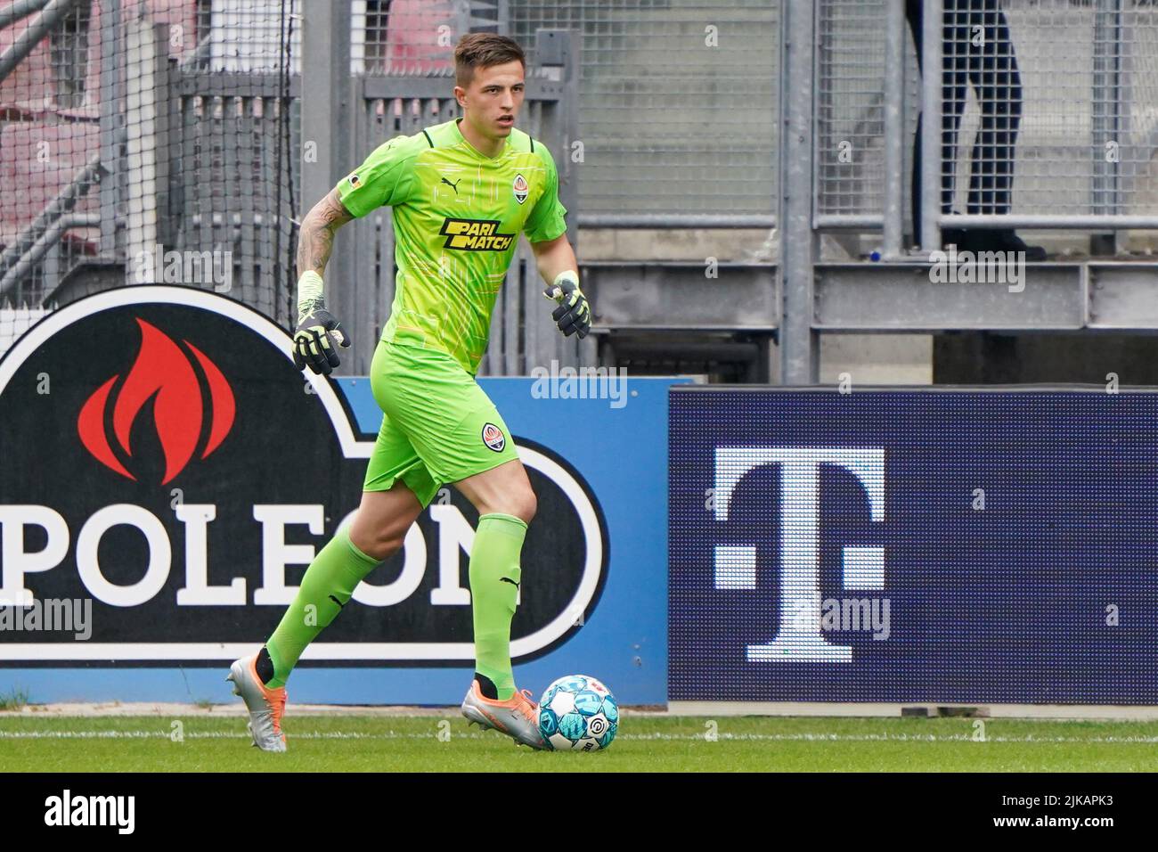 UTRECHT, NIEDERLANDE - 30. JULI: Anatoliy Trubin von Shakhtar Donetsk während des Vorsaison-Freundschaftsspiel zwischen FC Utrecht und FK Sjachtar Donetsk am 30. Juli 2022 im Stadion Galgenwaard in Utrecht, Niederlande (Foto: Joris Verwijst/Orange Picts) Stockfoto