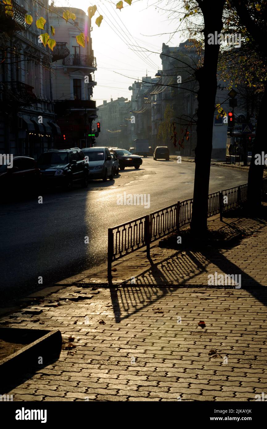 Abendliches Stadtbild der Stadt Ivano-Frankivsk in der Ukraine Stockfoto