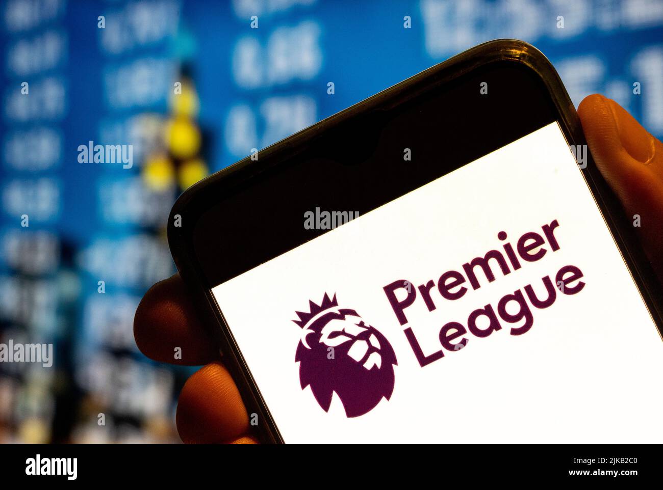 China. 25.. Juli 2022. In dieser Abbildung wird das Logo der englischen Liga Premier League für den professionellen Fußball auf einem Smartphone-Bildschirm angezeigt. (Foto von Budrul Chukrut/SOPA Images/Sipa USA) Quelle: SIPA USA/Alamy Live News Stockfoto