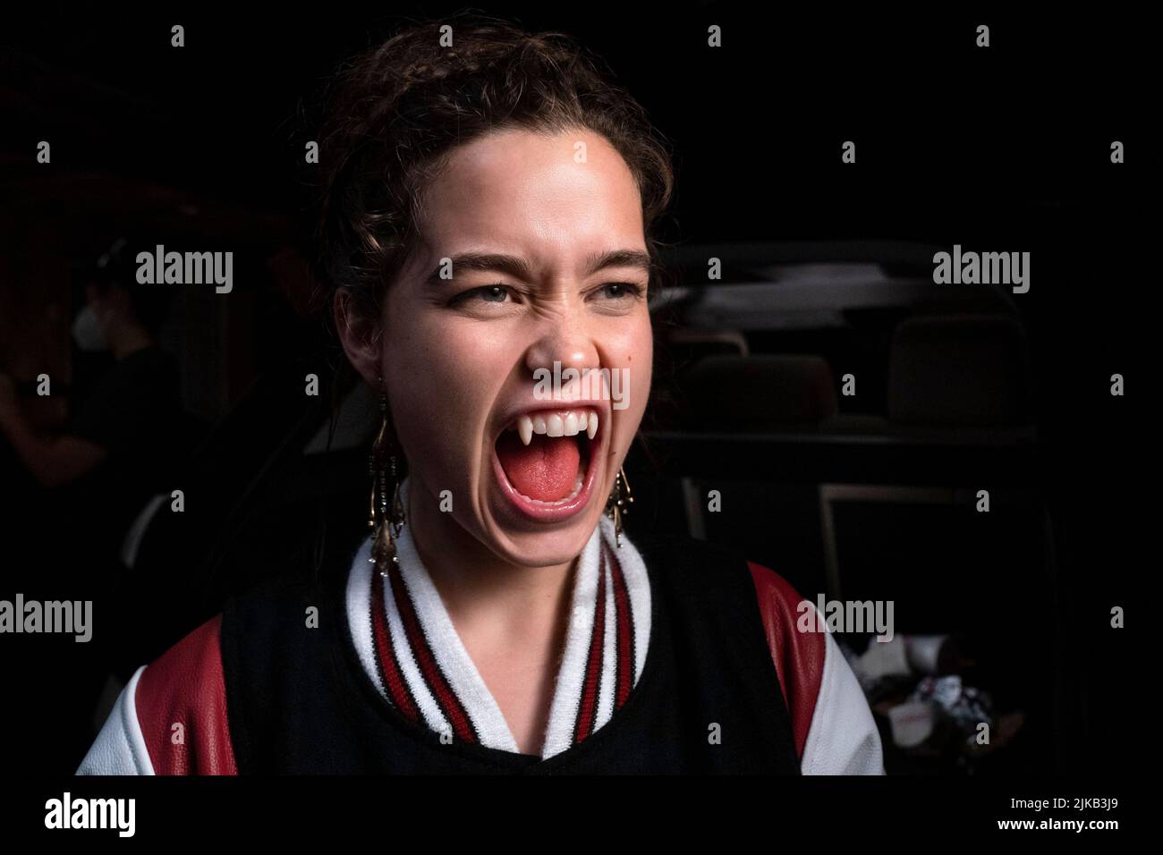 SARAH CATHERINE HOOK IN FIRST KILL (2022), REGIE: ERIQ LA SALLE, AMANDA TAPPING, SALIM AKIL, JOHN T. KRETCHMER UND JET WILKINSON. Kredit: Belletrist / Album Stockfoto