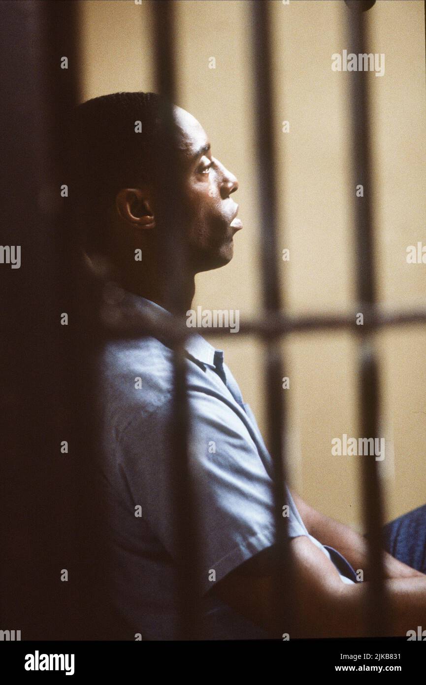 Isaiah Washington Film: True Crime (USA 1999) Charaktere: Frank Louis Beechum Regie: Clint Eastwood 19 March 1999 **WARNUNG** Dieses Foto ist nur für den redaktionellen Gebrauch bestimmt und unterliegt dem Copyright von WARNER BROS. Und/oder des Fotografen, der von der Film- oder Produktionsfirma beauftragt wurde und nur durch Publikationen im Zusammenhang mit der Bewerbung des oben genannten Films reproduziert werden kann. Eine obligatorische Gutschrift an WARNER BROS. Ist erforderlich. Der Fotograf sollte auch bei Bekanntwerden des Fotos gutgeschrieben werden. Ohne schriftliche Genehmigung der Film Company kann keine kommerzielle Nutzung gewährt werden. Stockfoto