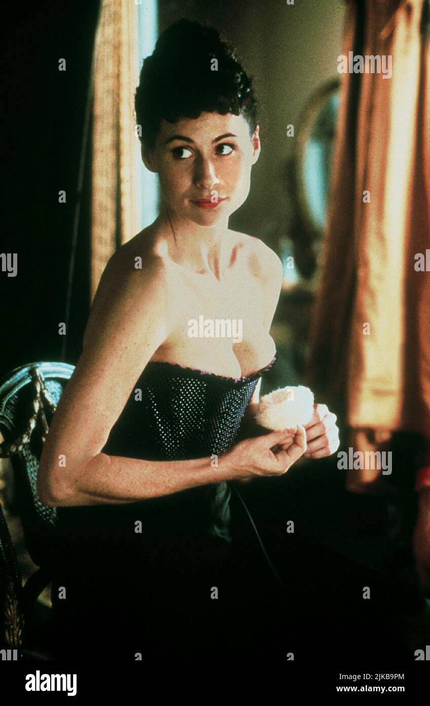 Minnie Driver Film: An Ideal Husband (USA/UK/FR 1990) Charaktere: Miss Mabel Chiltern / Literaturverfilmung nach dem Stück 'ein Idealer Gatte' (nach dem Theaterstück von Oscar Wilde) Regie: Oliver Parker 16. April 1999 **WARNUNG** Dieses Foto ist nur für redaktionelle Verwendung bestimmt und unterliegt dem Copyright des ARTS COUNCIL OF ENGLAND und/oder des Fotografen, der von der Film oder Production Company beauftragt wurde und darf nur von Publikationen im Zusammenhang mit der Bewerbung des oben genannten Films reproduziert werden. Eine obligatorische Gutschrift an DEN ARTS COUNCIL OF ENGLAND ist erforderlich. Der Fotograf sollte auch bei Bekanntwerden des Fotos gutgeschrieben werden. Nein c Stockfoto