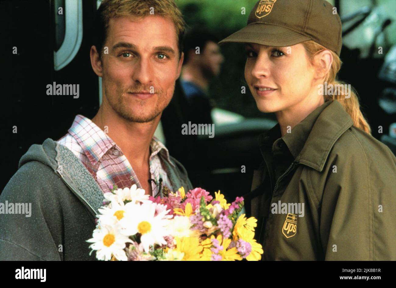 Matthew Mcconaughey & Jenna Elfman Film: Edtv; Ed Tv (1999) Charaktere: Ed 'Eddie' Pekurny & Shari Regie: Ron Howard, 26. März 1999 **WARNUNG** Dieses Foto ist nur für redaktionelle Zwecke bestimmt und unterliegt dem Copyright von UNIVERSAL und/oder dem Fotografen, der von der Film- oder Produktionsfirma beauftragt wurde und darf nur von Publikationen im Zusammenhang mit der Bewerbung des oben genannten Films reproduziert werden. Eine obligatorische Gutschrift an UNIVERSAL ist erforderlich. Der Fotograf sollte auch bei Bekanntwerden des Fotos gutgeschrieben werden. Ohne schriftliche Genehmigung der Film Company kann keine kommerzielle Nutzung gewährt werden. Stockfoto