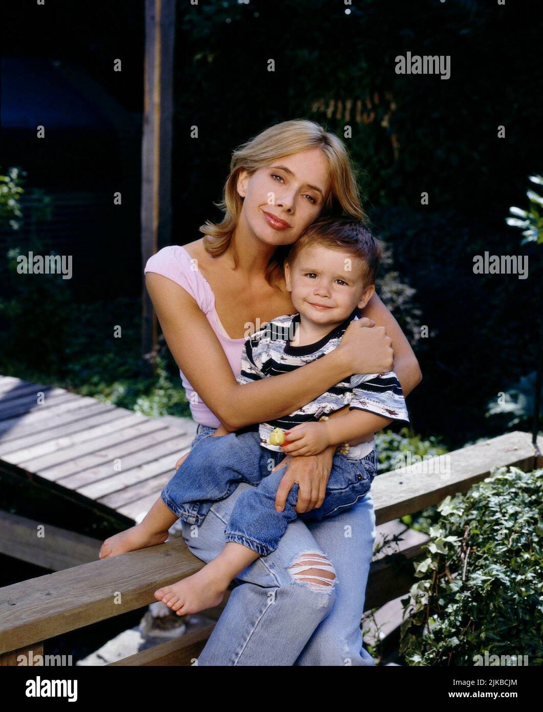 Rosanna Arquette Film bei Geburt vertauscht; Identität verwechselt; zwei Babys: Bei Geburt vertauscht (1999) Charaktere: Linda Wells Regie: Douglas Barr 24. November 1999 **WARNUNG** dieses Foto ist nur für redaktionelle Zwecke bestimmt und unterliegt dem Urheberrecht von CBS und/oder dem Fotografen, der von der Film- oder Produktionsgesellschaft zugewiesen wurde. Eine obligatorische Gutschrift an CBS ist erforderlich. Der Fotograf sollte ebenfalls angerechnet werden, wenn er bekannt ist. Ohne schriftliche Genehmigung der Film Company kann keine kommerzielle Nutzung gewährt werden. Stockfoto