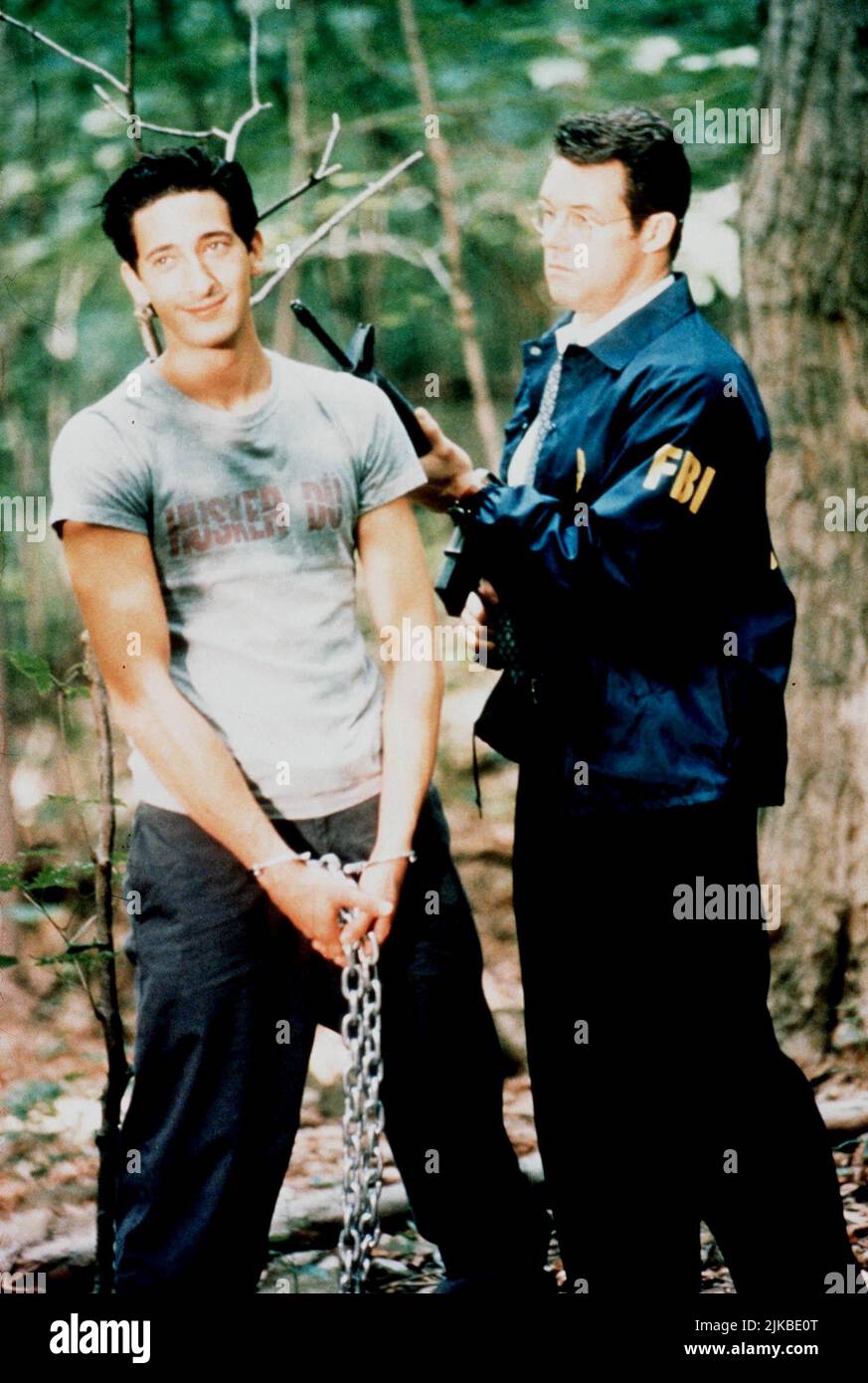 Adrien Brody & Dylan Baker Film Oxygen (1999) Charaktere: Harry & FBI Agent Jackson Lantham Regie: Richard Shepard 13. Mai 1999 **WARNUNG** dieses Foto ist nur für redaktionelle Zwecke bestimmt und unterliegt dem Urheberrecht von MOSAIC MOVIES und/oder dem Fotografen, der von der Film or Production Company zugewiesen wurde. Für MOSAIKFILME ist ein obligatorischer Gutschein erforderlich. Der Fotograf sollte ebenfalls angerechnet werden, wenn er bekannt ist. Ohne schriftliche Genehmigung der Film Company kann keine kommerzielle Nutzung gewährt werden. Stockfoto