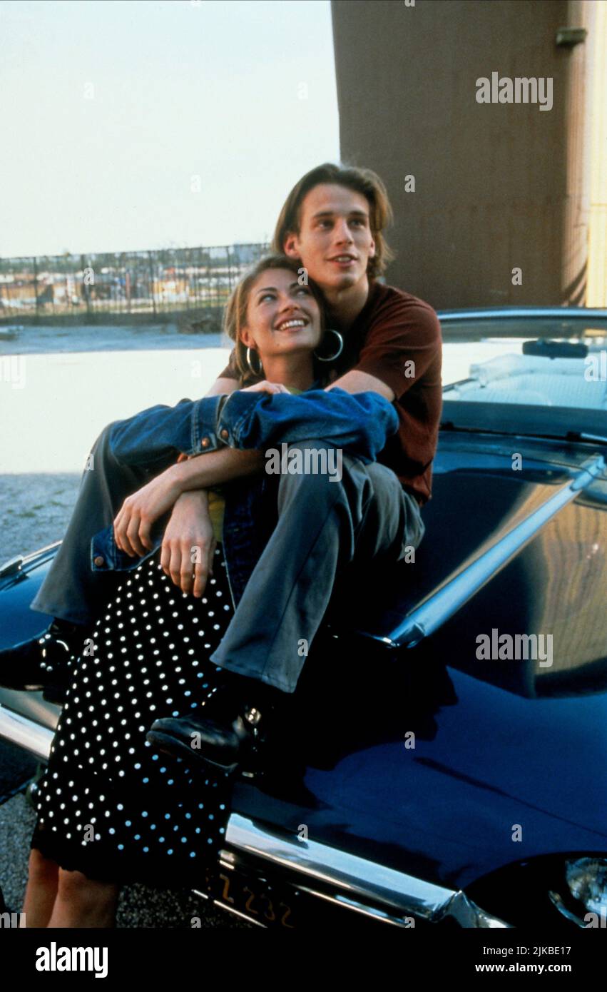 Rebecca Gayheart & Chad Christ Film: Jawbreaker (1999) Charaktere: Julie Freeman & Zack Regie: Darren Stein 30 January 1999 **WARNUNG** Dieses Foto ist nur für redaktionelle Zwecke bestimmt und unterliegt dem Copyright von TRISTAR und/oder dem Fotografen, der von der Film- oder Produktionsfirma beauftragt wurde, und kann nur von Publikationen im Zusammenhang mit der Bewerbung des oben genannten Films reproduziert werden. Eine obligatorische Gutschrift an TRISTAR ist erforderlich. Der Fotograf sollte auch bei Bekanntwerden des Fotos gutgeschrieben werden. Ohne schriftliche Genehmigung der Film Company kann keine kommerzielle Nutzung gewährt werden. Stockfoto