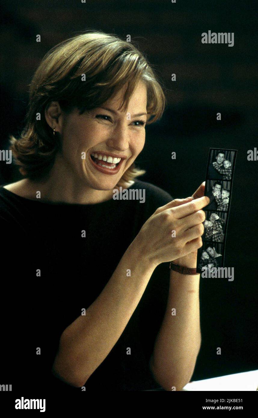 Joey Lauren Adams Film: Big Dardy (1999) Charaktere: Layla Maloney Regie: Dennis Dugan 17 June 1999 **WARNUNG** Dieses Foto ist nur für redaktionelle Zwecke bestimmt und unterliegt dem Copyright von COLUMBIA und/oder dem Fotografen, der von der Film- oder Produktionsfirma beauftragt wurde und darf nur von Publikationen im Zusammenhang mit der Bewerbung des oben genannten Films reproduziert werden. Eine obligatorische Gutschrift an COLUMBIA ist erforderlich. Der Fotograf sollte auch bei Bekanntwerden des Fotos gutgeschrieben werden. Ohne schriftliche Genehmigung der Film Company kann keine kommerzielle Nutzung gewährt werden. Stockfoto