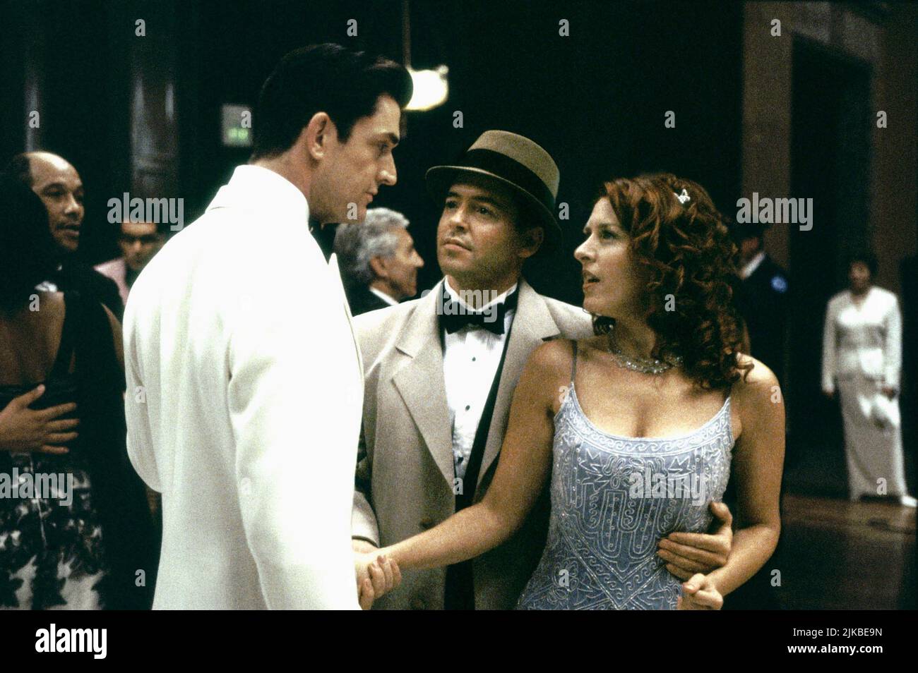 Rupert Everett, Matthew Broderick & Joely Fisher Film: Inspector Gadget (USA 1999) Charaktere: Sanford Scolex,Inspector Gadget & Brenda / Robobrenda Regie: David Kellogg 18 July 1999 **WARNUNG** Dieses Foto ist nur für redaktionelle Zwecke bestimmt und unterliegt dem Copyright von WALT DISNEY PICTURESDIC ENTERTAINMENT und/oder des Fotografen, der von der Film- oder Produktionsfirma beauftragt wurde und darf nur durch Publikationen im Zusammenhang mit der Bewerbung des oben genannten Films reproduziert werden. Eine obligatorische Gutschrift für WALT DISNEY PICTURESDIC-UNTERHALTUNG ist erforderlich. Der Fotograf sollte auch bei Bekanntwerden des Fotos gutgeschrieben werden. Nein c Stockfoto