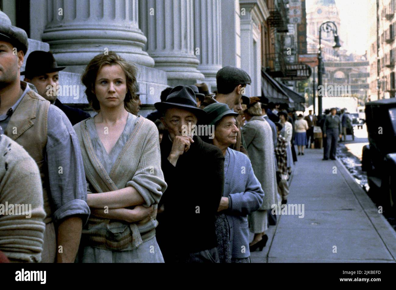 Emily Watson Film Cradle will Rock (1999) Charaktere: Olive Stanton Regie: Tim Robbins 18. Mai 1999 **WARNUNG** dieses Foto ist nur für redaktionelle Zwecke bestimmt und unterliegt dem Urheberrecht von TOUCHSTONE PICTURES und/oder dem Fotografen, der von der Film or Production Company beauftragt wurde. Es ist eine obligatorische Gutschrift für TOUCHSTONE-BILDER erforderlich. Der Fotograf sollte ebenfalls angerechnet werden, wenn er bekannt ist. Ohne schriftliche Genehmigung der Film Company kann keine kommerzielle Nutzung gewährt werden. Stockfoto