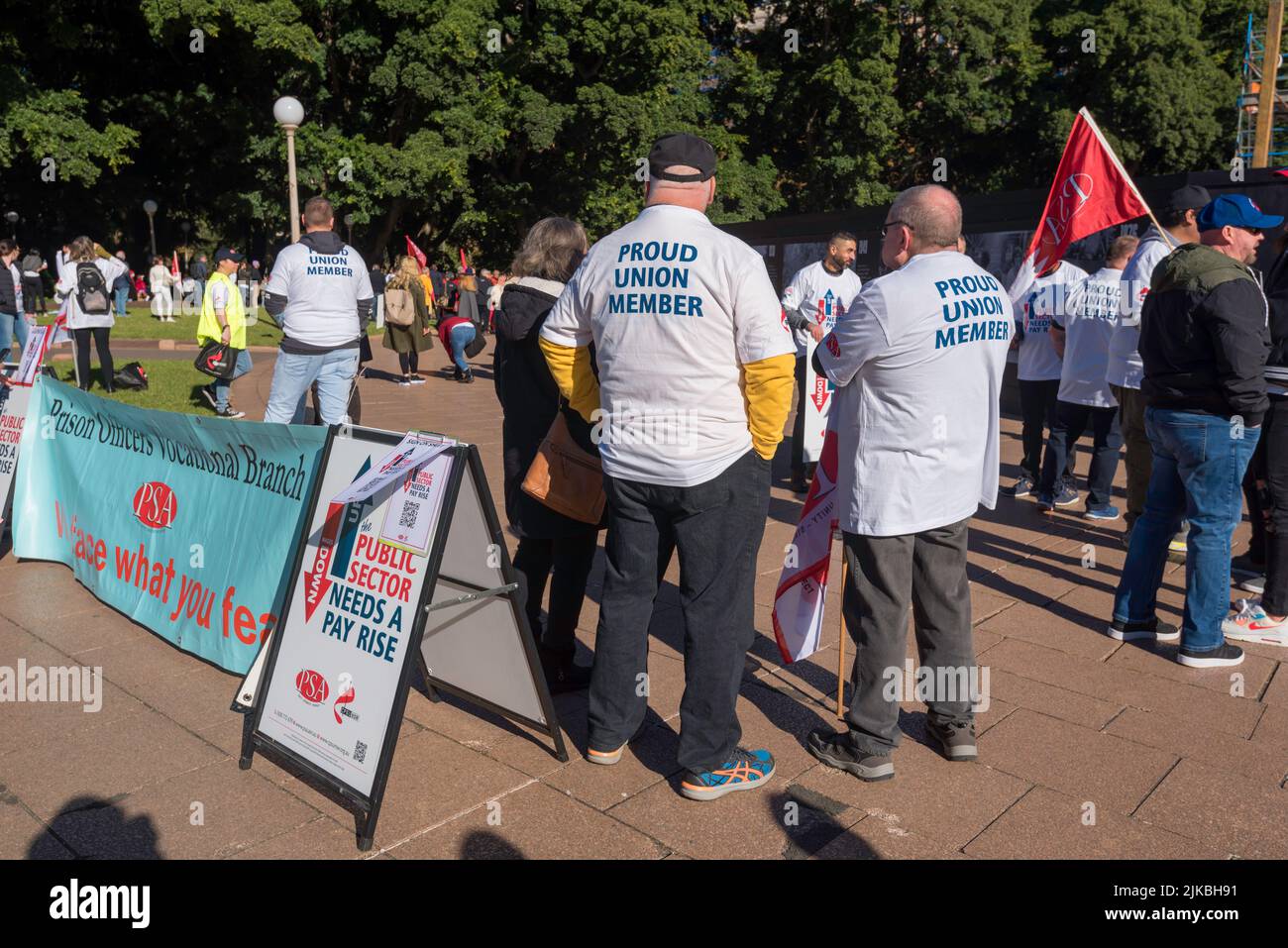 8.. Juni 2022, Sydney, Australien: Gefängnisbeamte aus New South Wales marschierten 24hr in einem Streik auf das Parlamentsgebäude in der Macquarie Street, Sydney Stockfoto