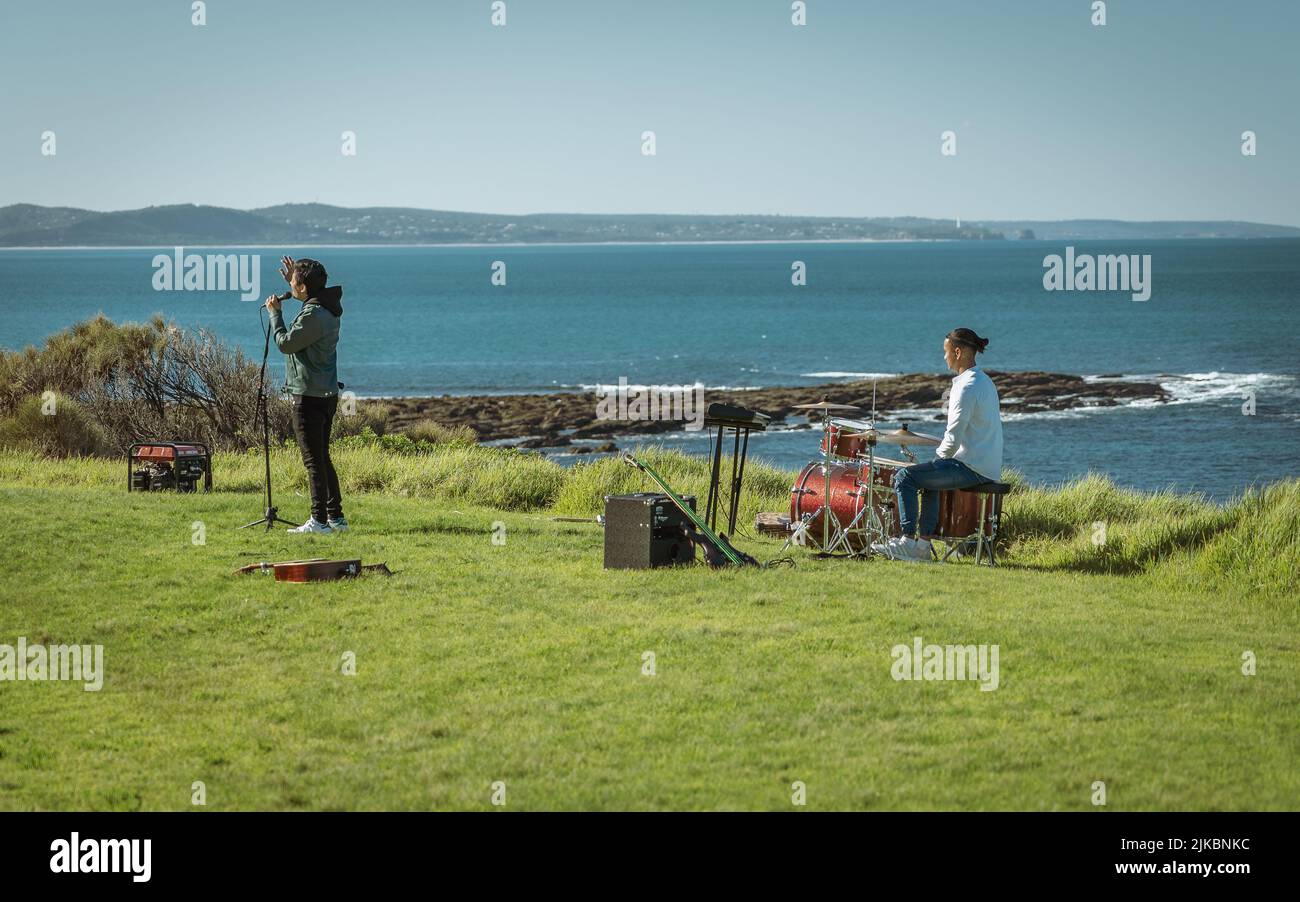 Lorne, Victoria, Australien - Band spielt an der Küste Stockfoto
