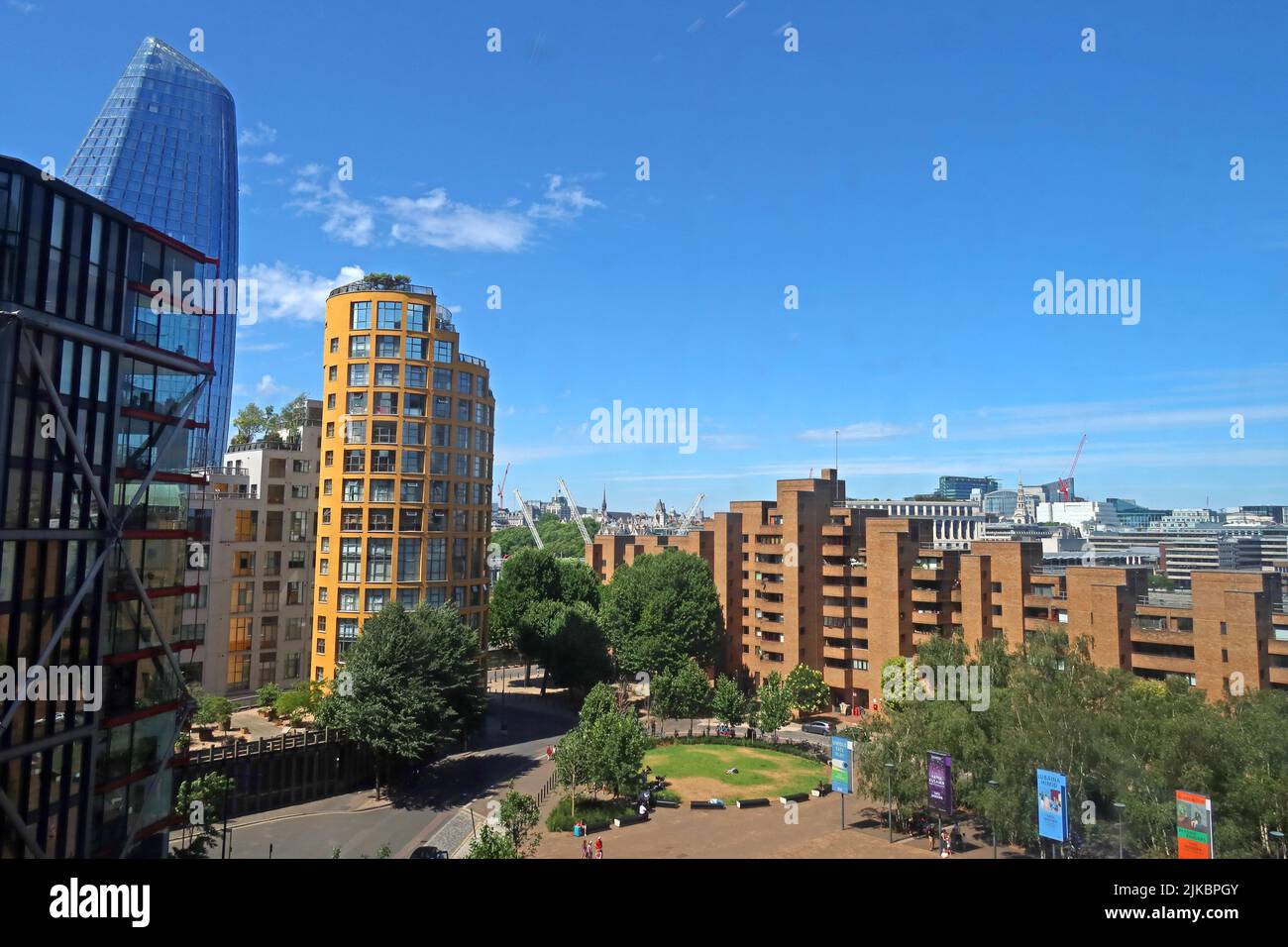 Wohnblock in der Hopton Street, Castle Yard, Southwark, London, überblickt von der Tate Modern bankside, London, England, Großbritannien Stockfoto