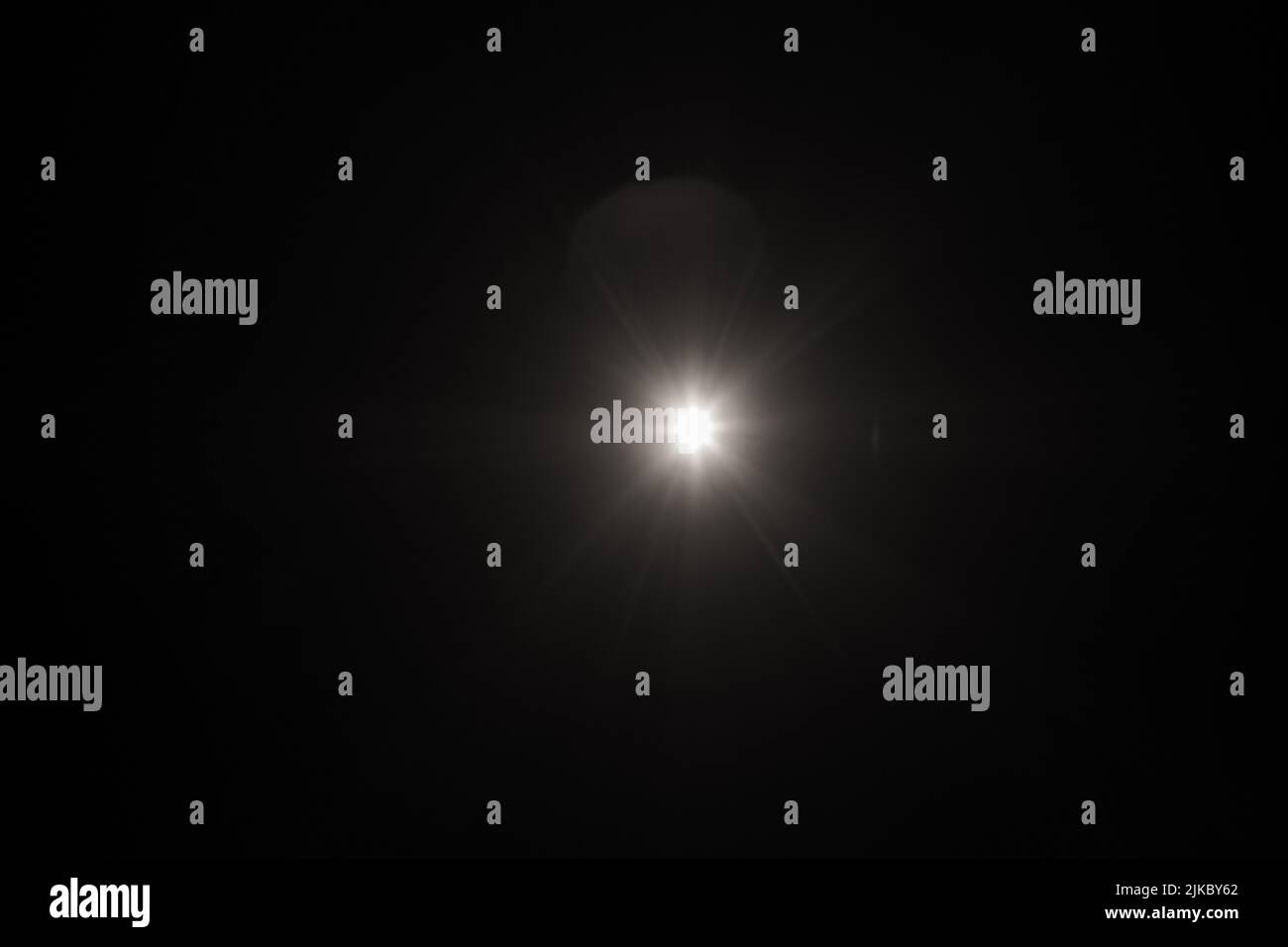 Lichteffekt mit Lichteffekt durch Blitzlicht in schwarzer Linse Stockfoto
