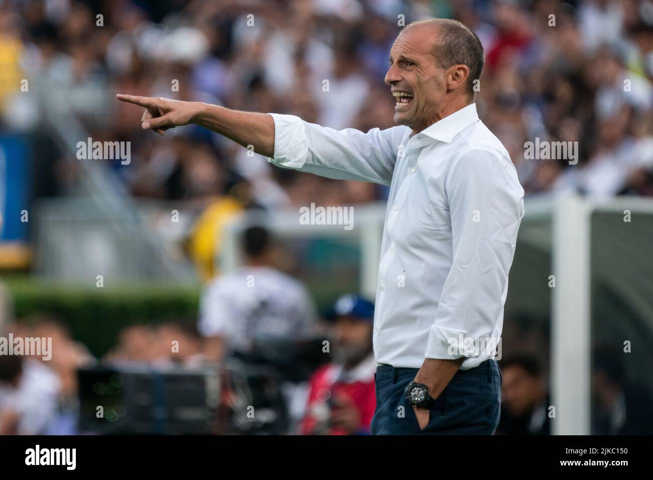 Juventus-Cheftrainer Massimiliano Allegri bei einem Fußballmeistertour-Spiel gegen den Real Madrid, Samstag, 30. Juli 2022, beim Rose Bowl, in Stockfoto