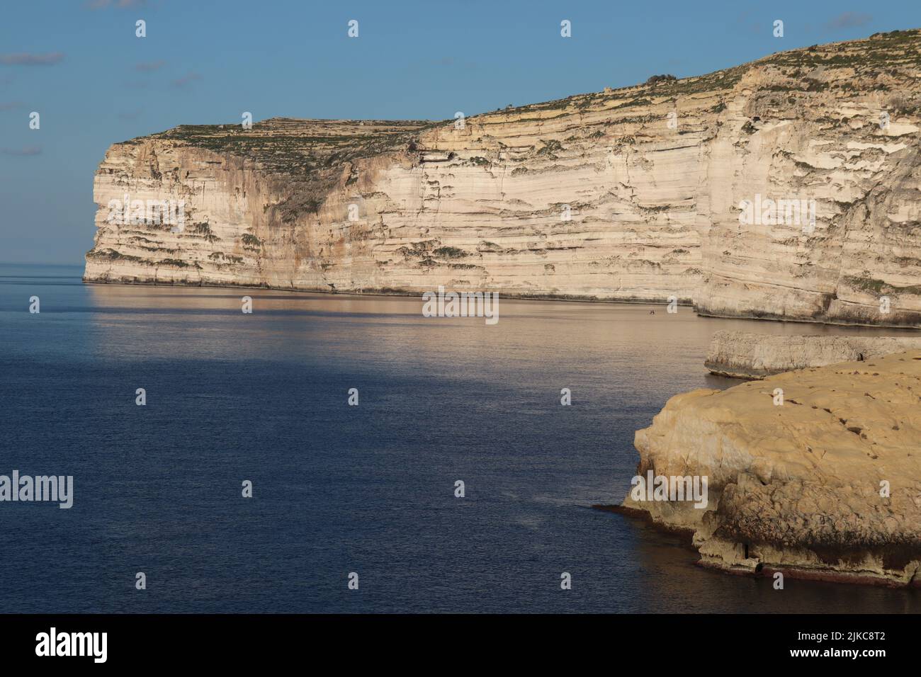 Gozo Mittelmeerküste Klippen Stockfoto