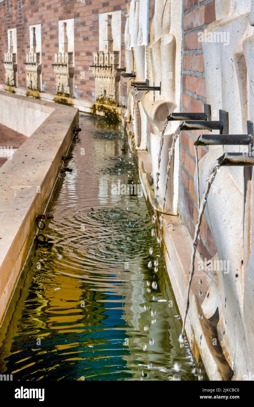 Brunnen auf der Piazza Luca da Penne, Penne, Italien Stockfoto
