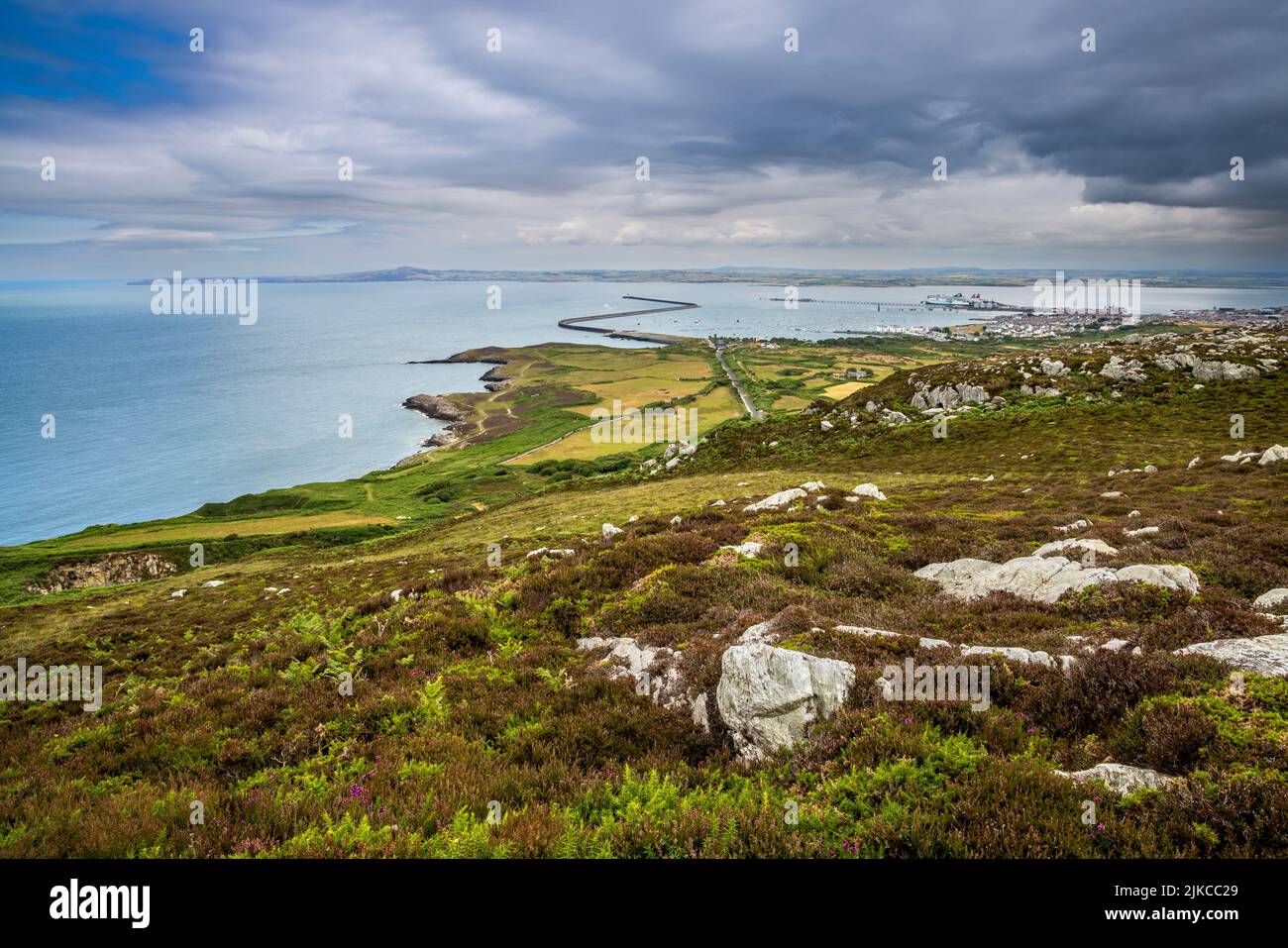 Holyhead Harbour von Holyhead Mountain, Anglesey, North Wales Stockfoto