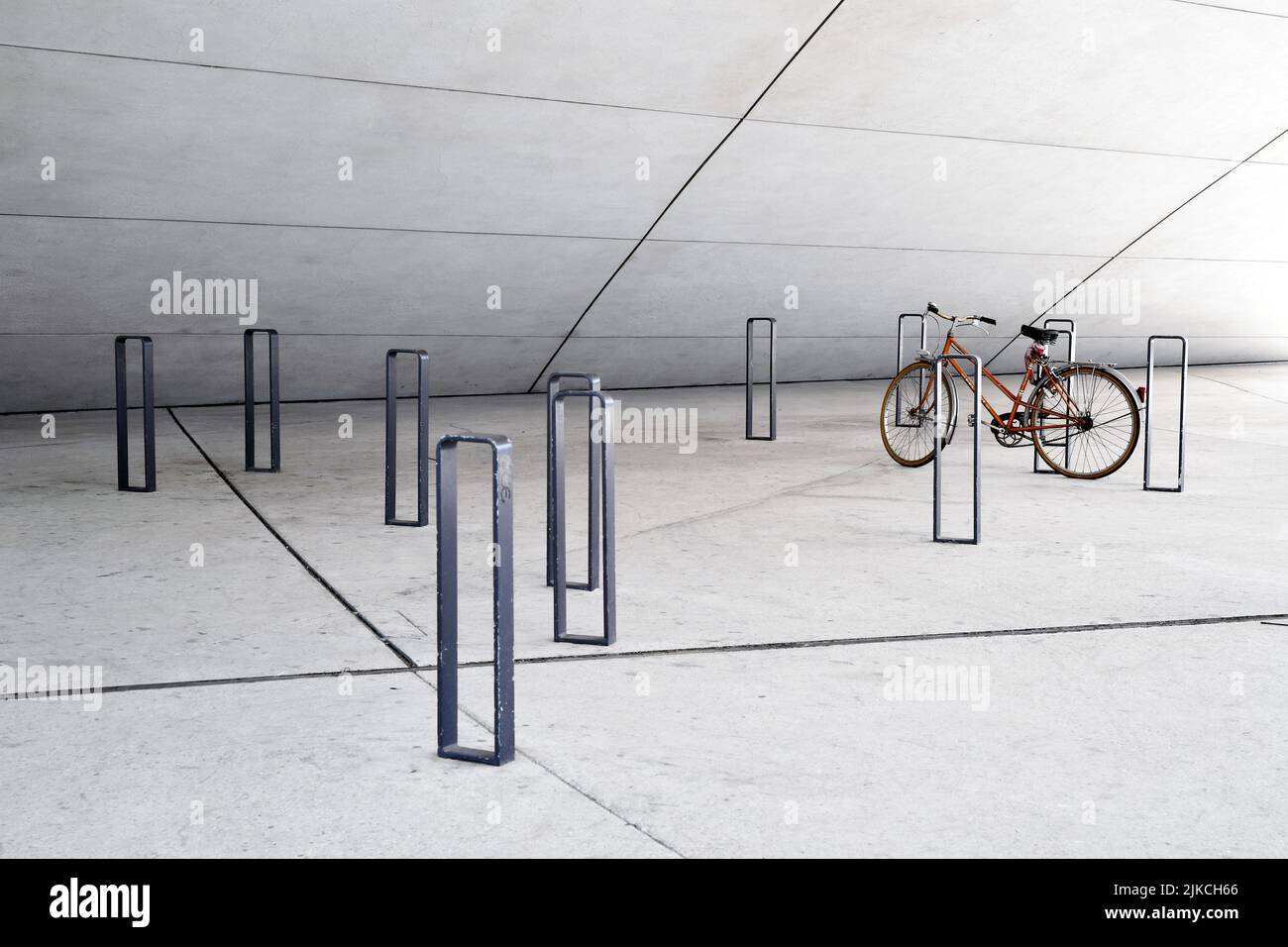 Fahrradparkplatz am LE MONDE Newpaper Headquarter - Austerlitz - Paris - Frankreich Stockfoto