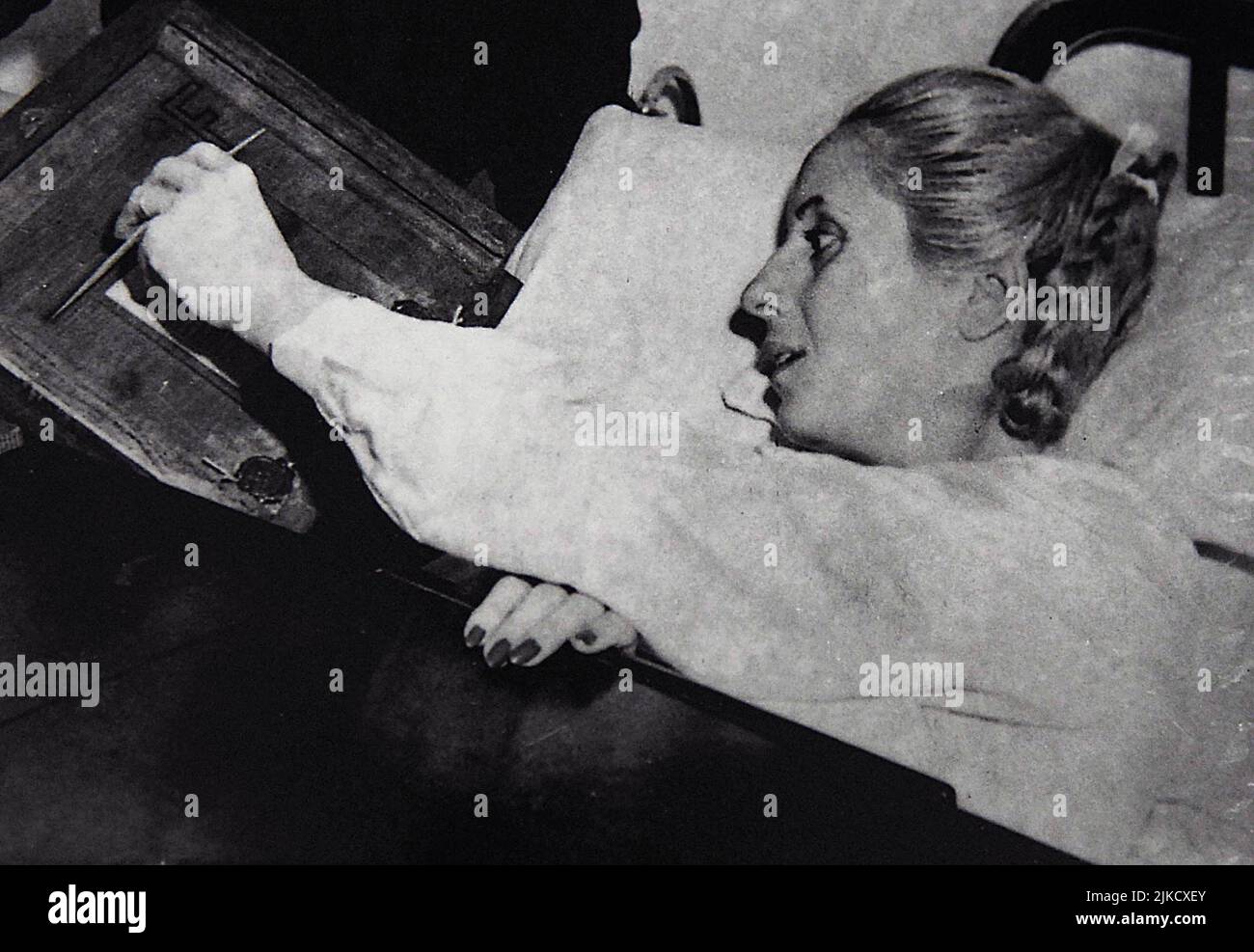 Eva Peron Abstimmung in ihrem Krankenbett, 1952 Stockfoto