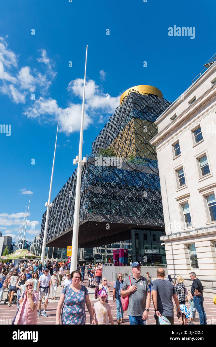 Massen von Besuchern in Birmingham für die Commonwealth Games 2022 Stockfoto