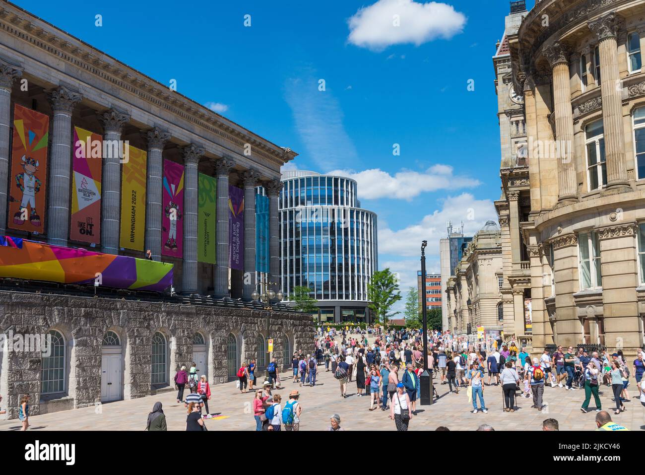 Massen von Besuchern in Birmingham für die Commonwealth Games 2022 Stockfoto