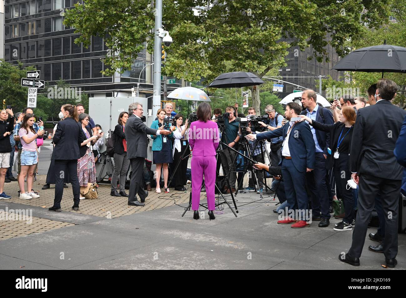 Annalena Baerbock, deutsche Außenministerin, spricht am 1. August 2022 auf einer Pressekonferenz vor dem Hauptsitz der Vereinten Nationen in New York City. (Foto von Anthony Behar/Sipa US) Quelle: SIPA USA/Alamy Live News Stockfoto