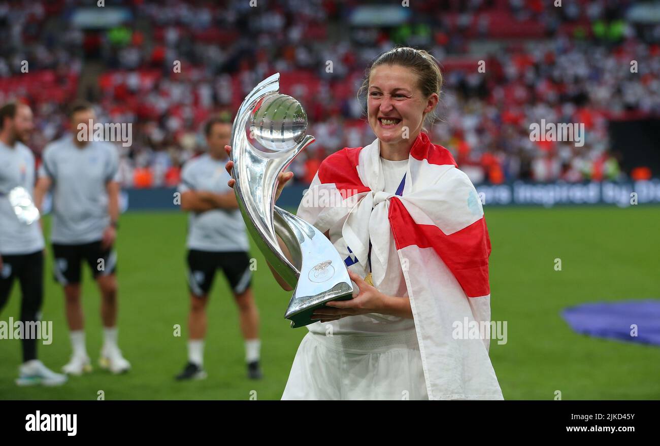 31.. Juli 2022; Wembley Stadium, London, England: Finale der Frauen im European International, England gegen Deutschland: Ellen White aus England feiert den Gewinn der UEFA Women's Euro 2022 Stockfoto