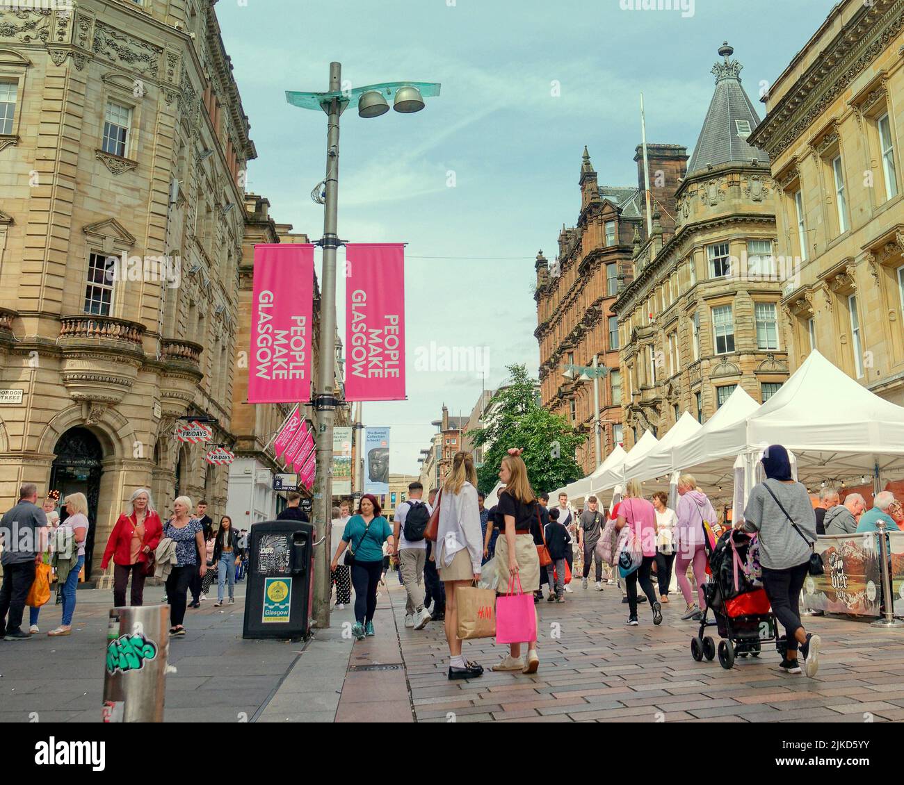 Glasgow, Schottland, Großbritannien 1.. August 2022. UK Wetter: Sonnig im Stadtzentrum. Credit Gerard Ferry/Alamy Live News Stockfoto