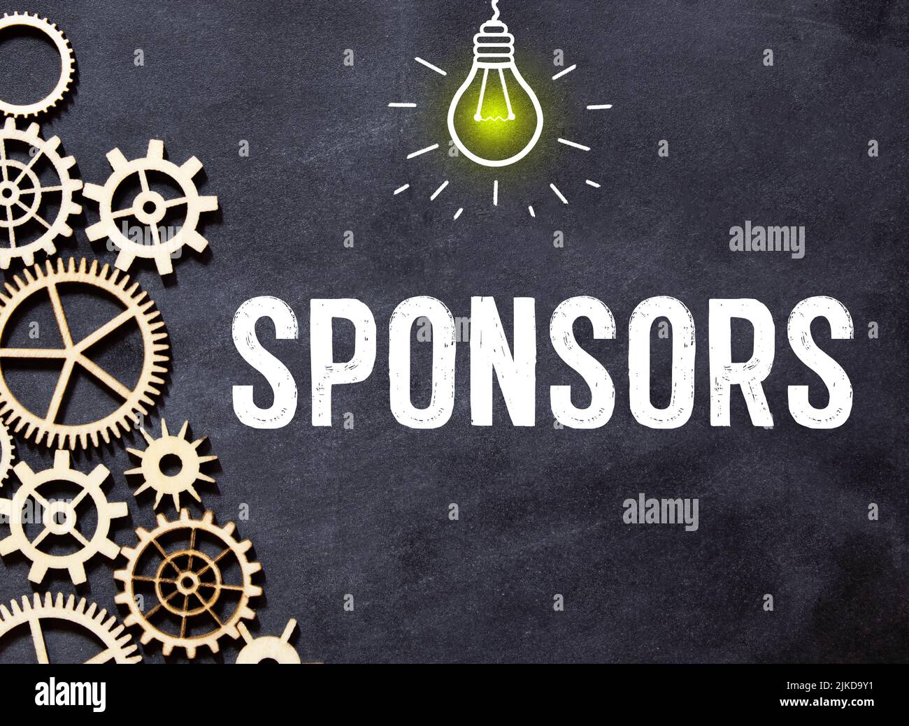 Sponsoring - Wort aus Holzblöcken mit Briefen, finanziell unterstützendes Sponsoring Fundraising-Konzept, Draufsicht auf grauem Hintergrund Stockfoto