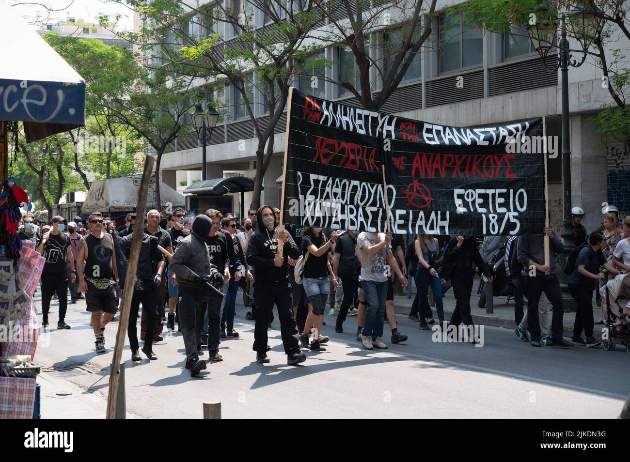 ATHEN, GRIECHENLAND - 14. MAI 2022: Demonstration von Anhängern der rechtsextremen Partei „Goldene Morgenröte“ in Athen in Griechenland Stockfoto