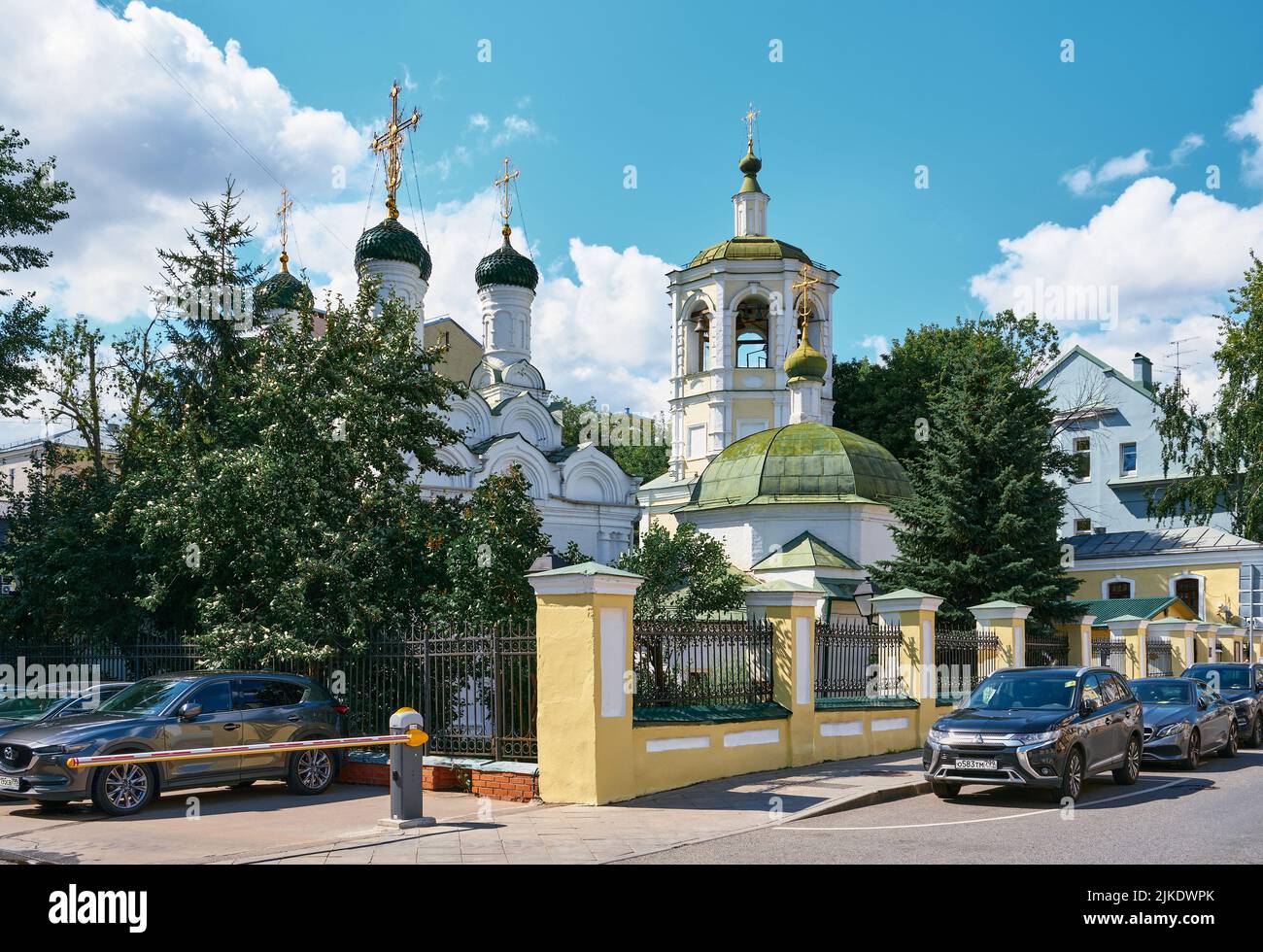 Alte orthodoxe Kirche der Himmelfahrt der seligen Jungfrau Maria in Putinki, 1676, Baudenkmal, Uspensky Gasse, Wahrzeichen: Moskau, Russland - J Stockfoto