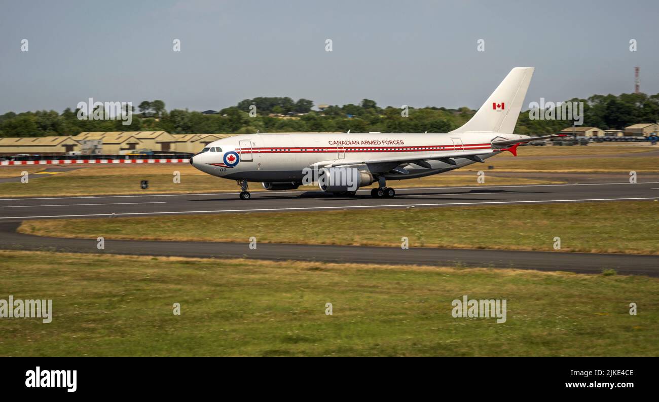 Royal Canadian Air Force, Airbus CC 150T Polaris, 15003, hebt auf der Hauptbahn beim Royal International Air Tattoo 2022 ab Stockfoto