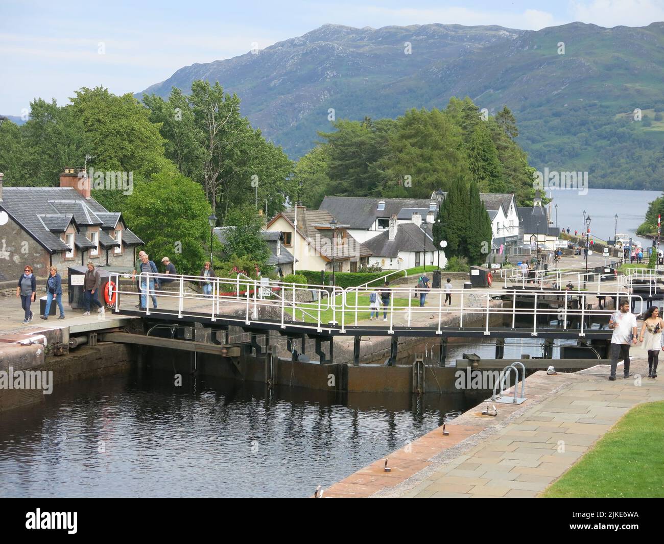 Schottischer Tourismus Juli 2022: Fort Augustus am südwestlichen Ende von Loch Ness liegt auch am Caledonian Canal zwischen Fort William und Inverness. Stockfoto