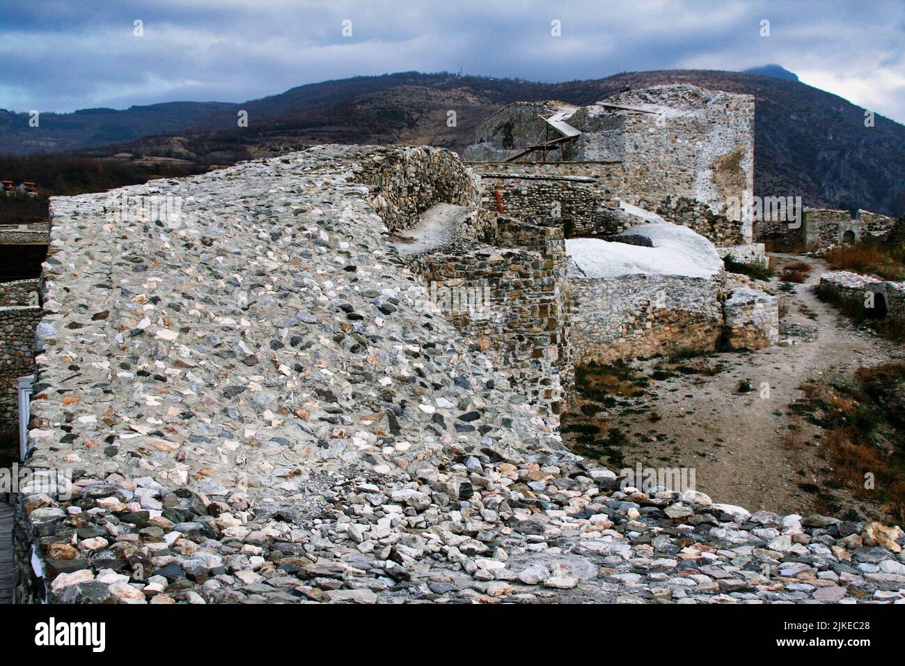 Aufnahme der Ruinen der Festung Kalaja, der wichtigsten im Kosovo. Stockfoto