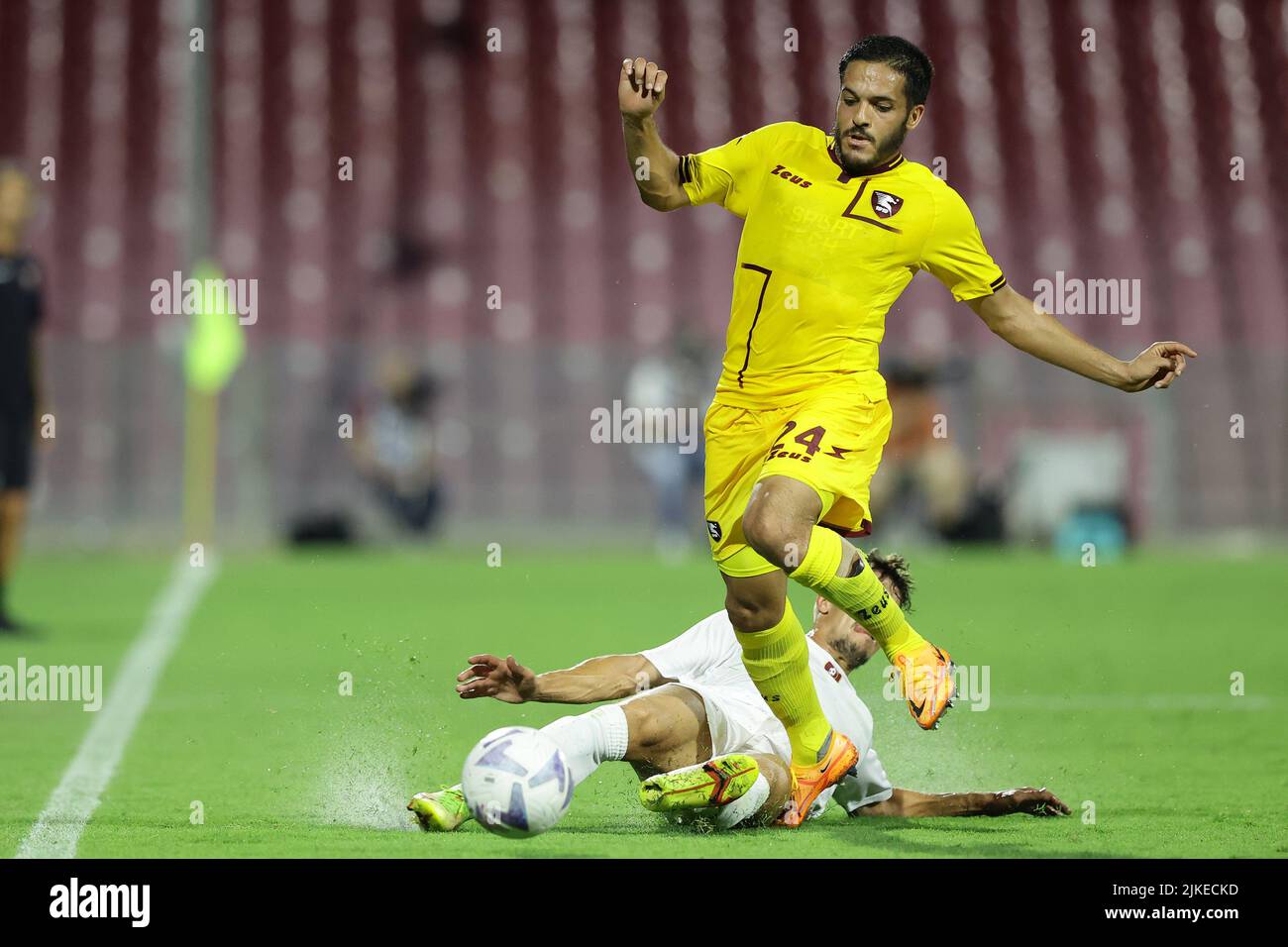Foto Alessandro Garofalo/LaPresse30 Luglio 2022 Salerno, Italia - US Salernitana vs Reggina 1914 - amichevole estive prima trofeo Angelo Iervolino. Stadio Arechi. Nella foto: Wajdi Kechrida (US Salernitana 1919); 30. Juli 2022 Salerno, Italien - US Salernitana vs Reggina 1914, Sportfußball, Sommerfreundschaftsspiel Erstes Angelo Iervolino Pokal Arechi Stadion. Im Bild: Wajdi Kechrida (US Salernitana 1919); Stockfoto