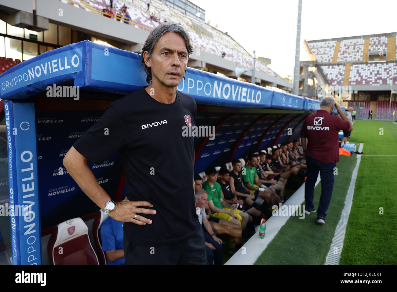 Foto Alessandro Garofalo/LaPresse30 Luglio 2022 Salerno, Italia - US Salernitana vs Reggina 1914 - amichevole estive prima trofeo Angelo Iervolino. Stadio Arechi. Nella foto: Flippo Inzaghi allenatore (Reggina 1914); 30. Juli 2022 Salerno, Italien - US Salernitana vs Reggina 1914, Sportfußball, Sommerfreundschaftsspiel Erstes Angelo Iervolino Pokal Arechi Stadion. Im Bild: Filippo Inzaghi Coach (Reggina 1914); Stockfoto