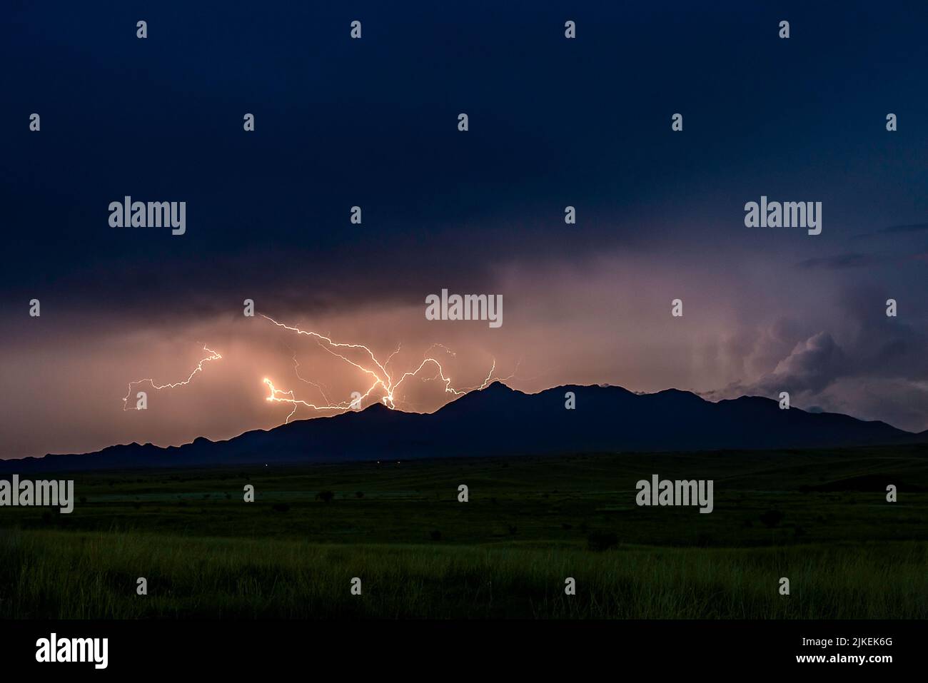 Monsunstürme im Süden Arizonas sorgen für eine dramatische Landschaft Stockfoto