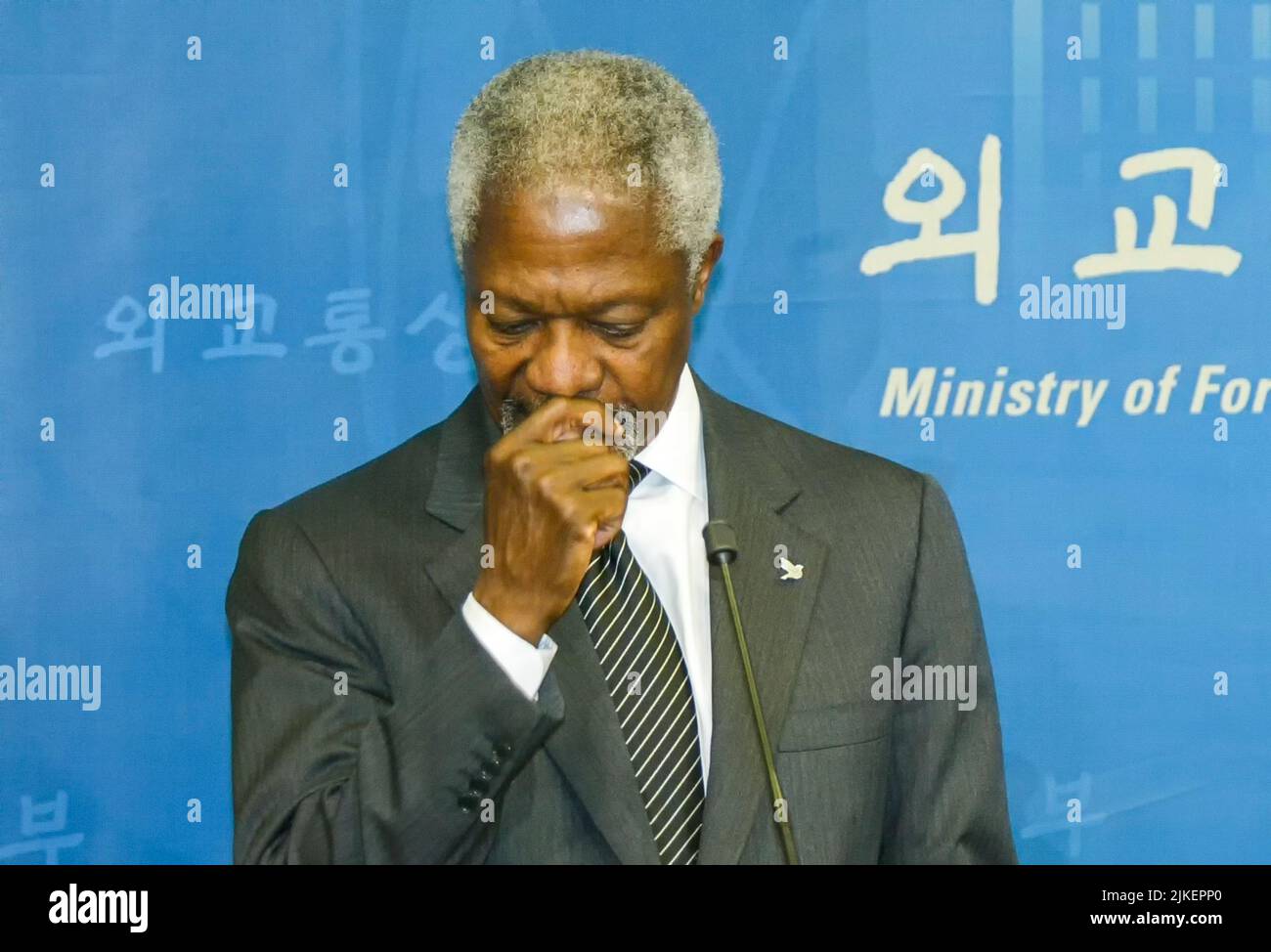 15. Mai 2006 – Seoul, Südkorea – Kofi Annan, Generalsekretär der Vereinten Nationen, hält eine Pressekonferenz im südkoreanischen Außenministerium in Seoul, Südkorea, ab. Stockfoto