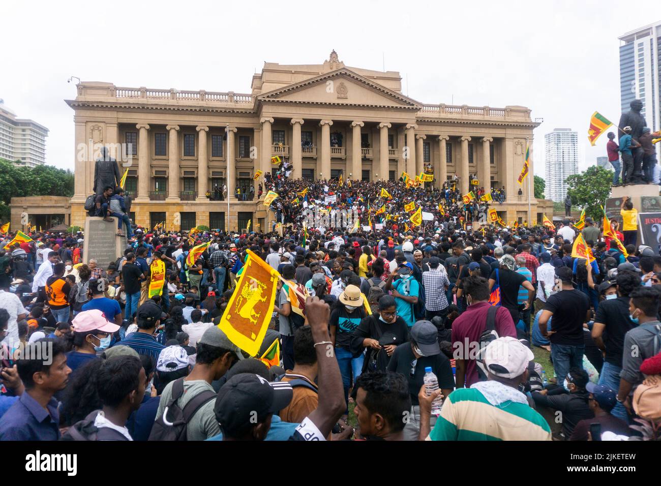 Am 9. Juli 2022 Schlossen Sich Eine große Anzahl von Menschen dem Protest an, der den gegenwärtigen Präsidenten von Sri Lanka, Gotabhaya Rajapaksha, zum Rücktritt forderte. Stockfoto