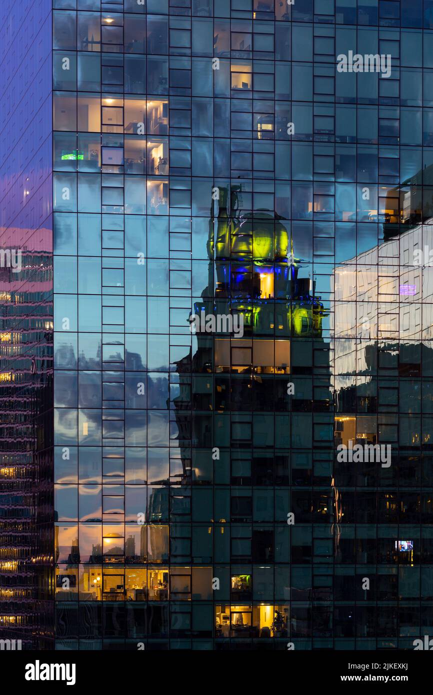 Spiegelung des InterContinental Hotels in Magnificent Mile, Chicago. Stockfoto