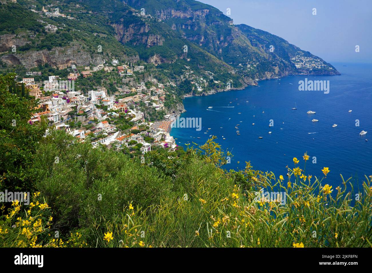 Typische Klippenhäuser in Positano, Amalfiküste, UNESCO-Weltkulturerbe, Kampanien, Italien, Mittelmeer, Europa Stockfoto