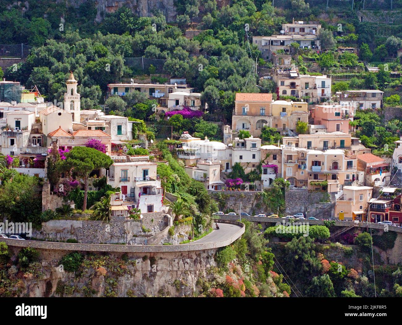 Typische Klippenhäuser in Positano, Panoramastraße SS 163, Amalfiküste, UNESCO-Weltkulturerbe, Kampanien, Italien, Mittelmeer, Europa Stockfoto