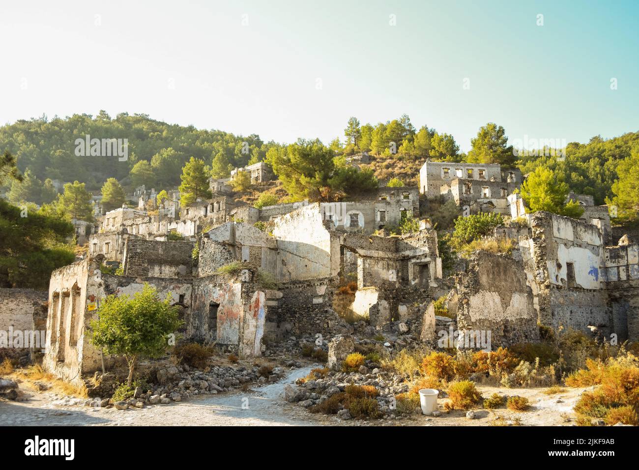 Historisches lykisches Dorf Kayakoy, Fethiye, Mugla, Türkei. Geisterstadt, die vor allem als Lebessos und Lebessis bekannt war. Ein griechischer und türkischer Bösewicht Stockfoto