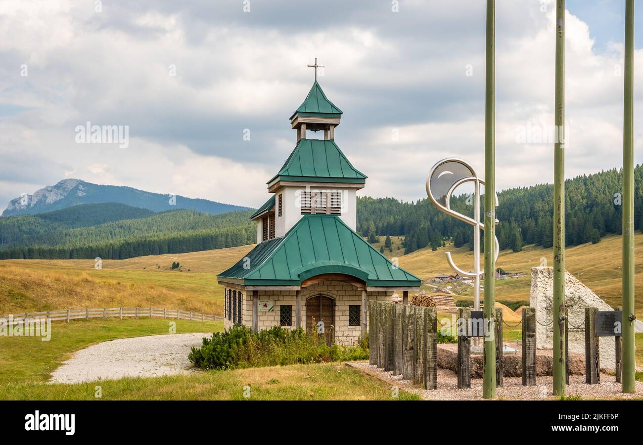 Die Hbsburger Kirche von Santa Zita. Vezzena Pass, Levico Terme, Provinz Trient, Trentino-Südtirol, Italien, Europa. Stockfoto