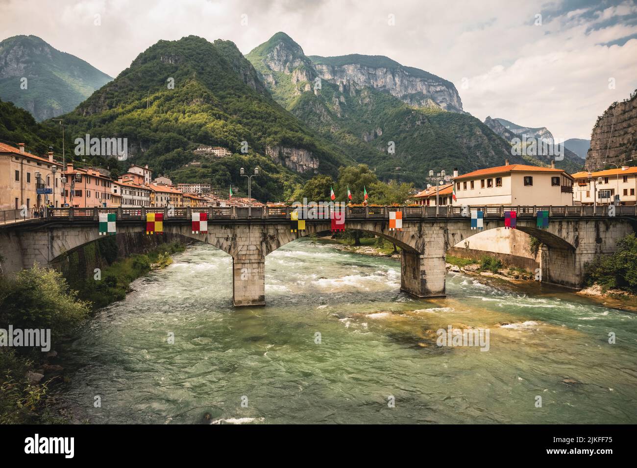 Ponte Rialto di Valstagna Brücke über den Fluss Brenta, Provinz Vicenza, Italien Stockfoto