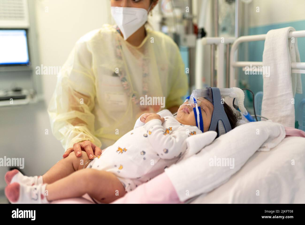 Bronchiolitis-Epidemie in einer pädiatrischen Krankenstation. Stockfoto